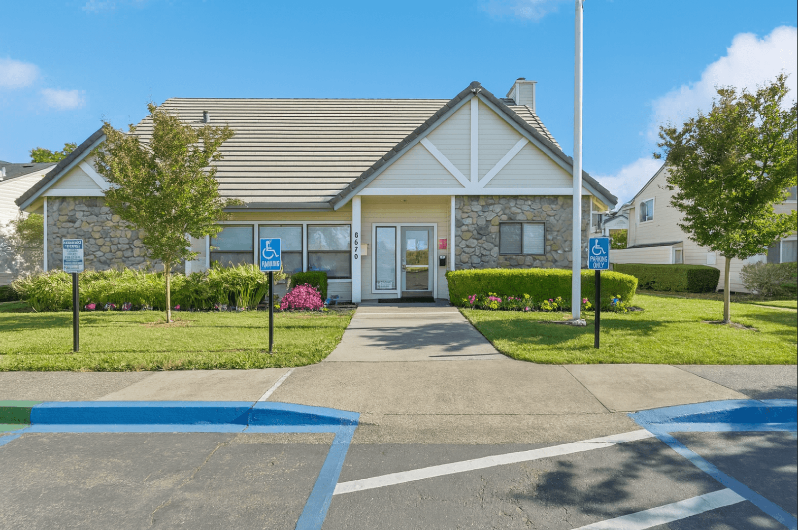 Emerald Pointe photo 3